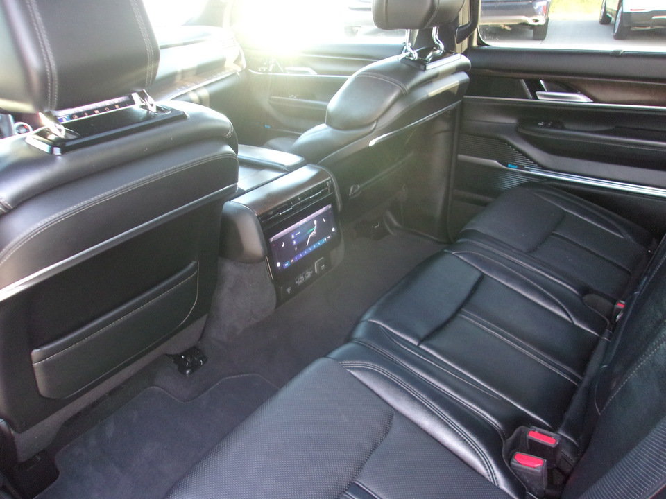 Used 2024 Jeep Grand Wagoneer L 4WD image 17