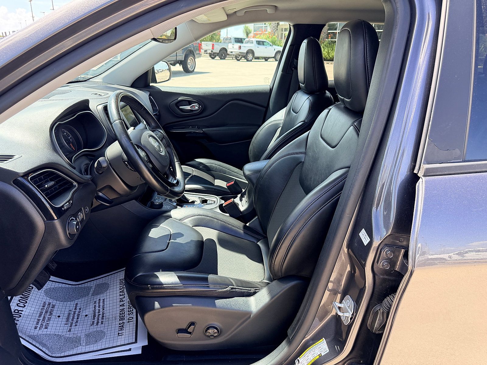 Used 2020 Jeep Cherokee Latitude Plus AWD/4WD image 23