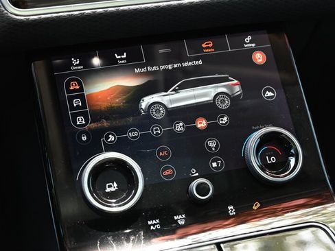 Used 2018 Land Rover Range Rover Velar S AWD/4WD image 36