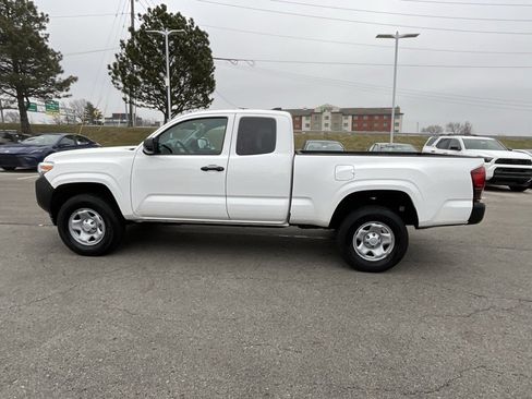 Used 2022 Toyota Tacoma SR image 4