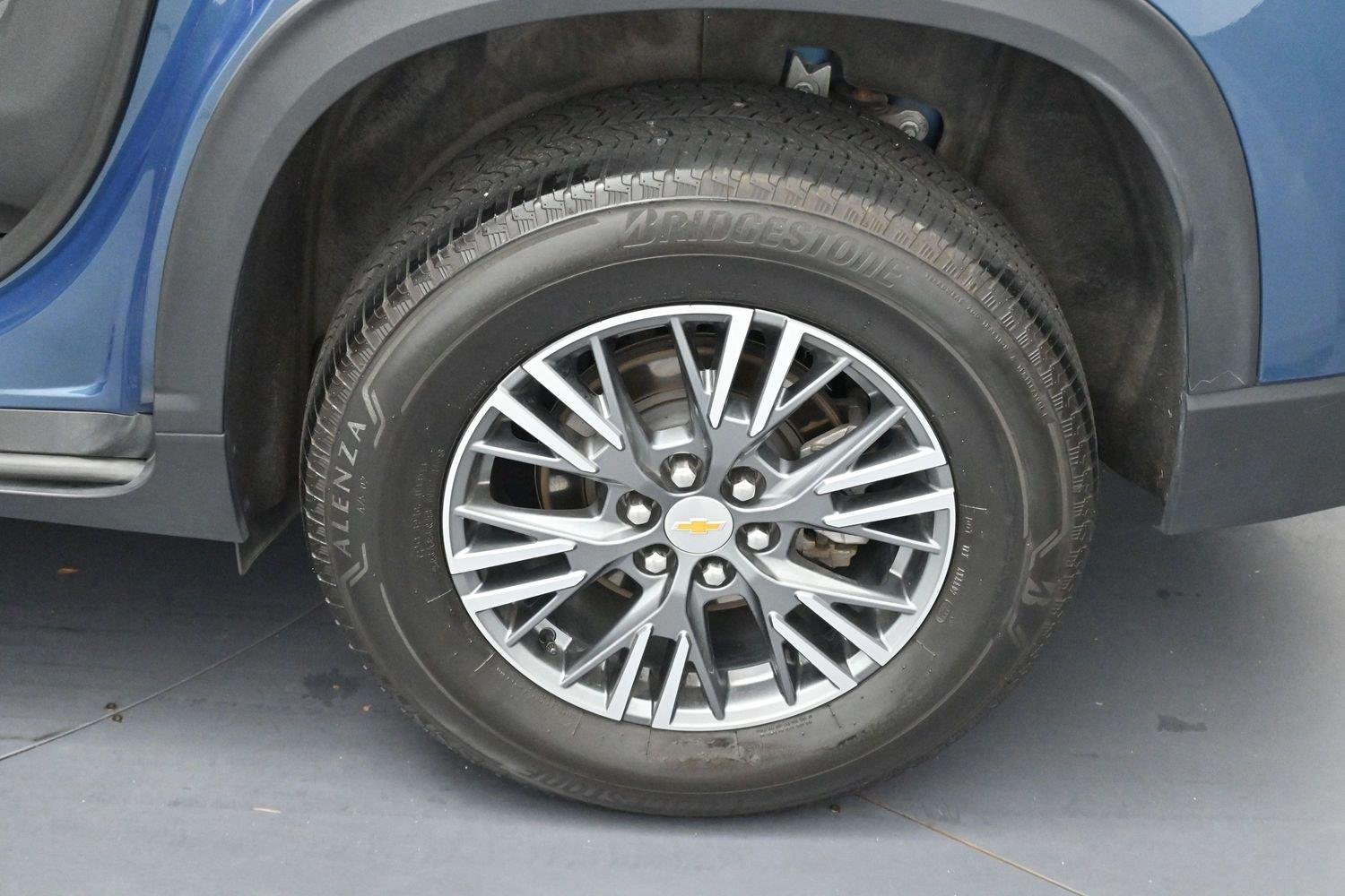 Used 2024 Chevrolet Traverse LT w/ LPO, Floor Liner Package FWD image 30