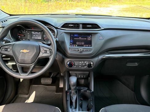 Used 2023 Chevrolet TrailBlazer LT FWD image 32