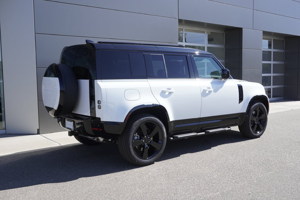 New 2026 Land Rover Defender 110 X-Dynamic SE AWD/4WD image 4