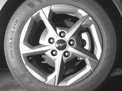 Used 2025 Kia K4 LXS image 13