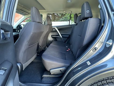Used 2018 Toyota RAV4 XLE AWD/4WD image 18
