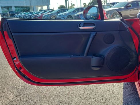 Used 2006 MAZDA MX-5 Miata Touring w/ Appearance Pkg image 11