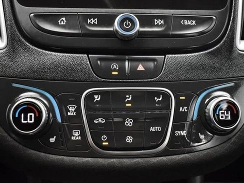 Used 2025 Chevrolet Malibu LT FWD image 32