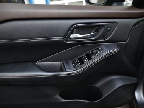 Used 2023 Nissan Rogue SL w/ SL Premium Package image 15