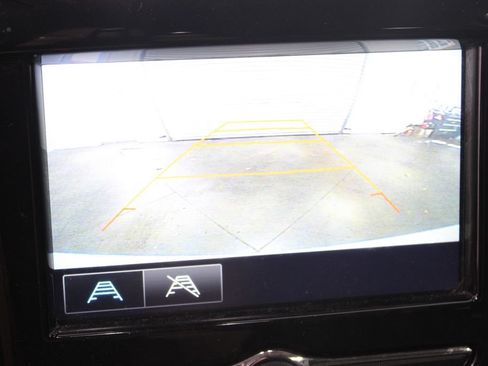Used 2018 Chevrolet Traverse LT FWD image 32