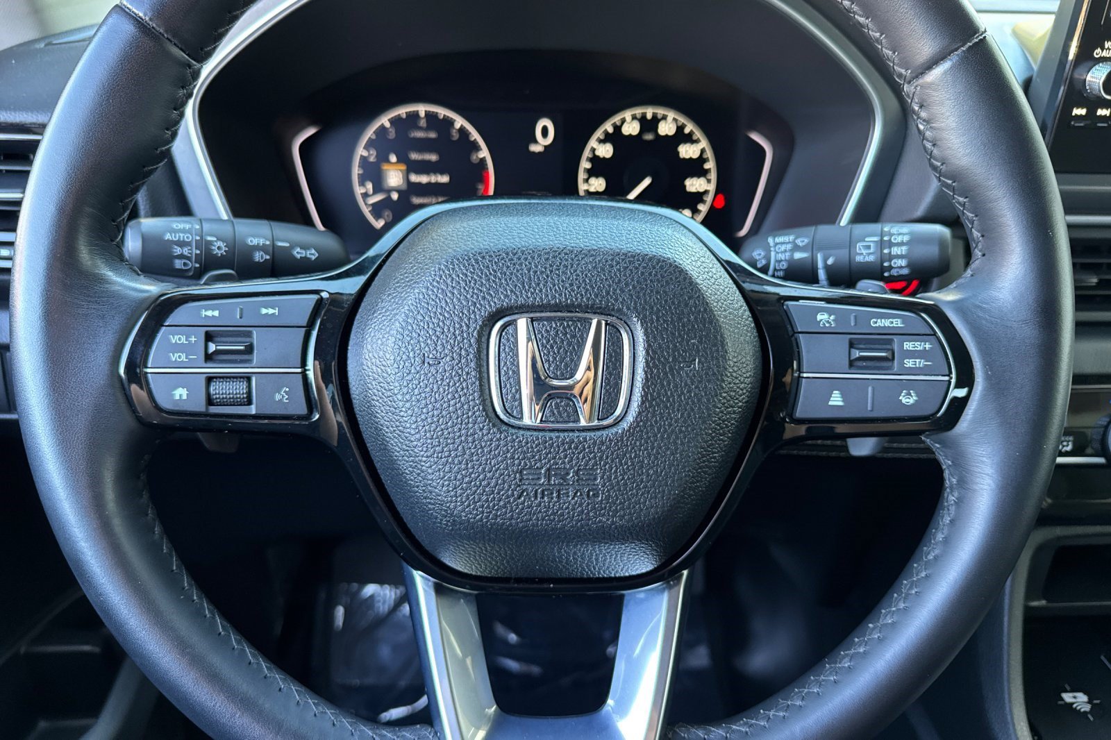 Used 2025 Honda Pilot Touring image 11