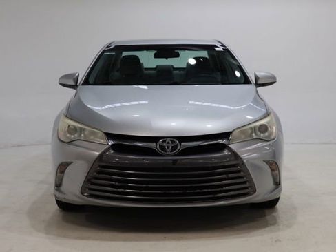 Used 2015 Toyota Camry LE FWD image 2