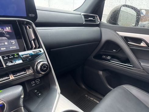 Used 2024 Lexus LX 600 F Sport image 21