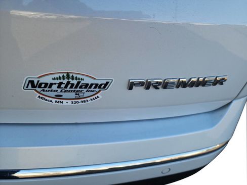 Used 2023 Chevrolet Traverse Premier image 25