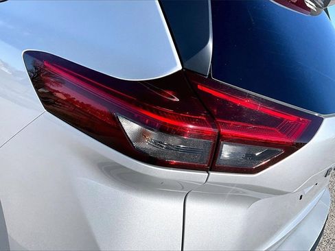 Used 2024 Nissan Rogue SV image 24