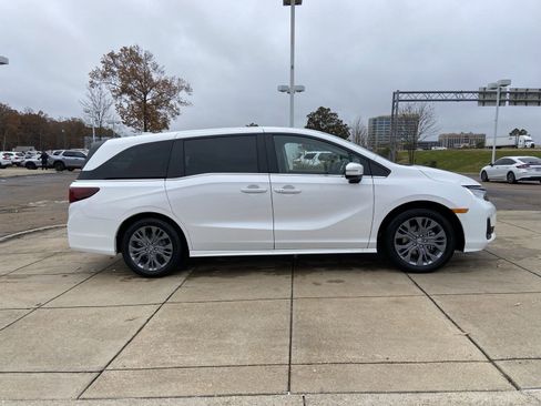 New 2026 Honda Odyssey Touring image 12