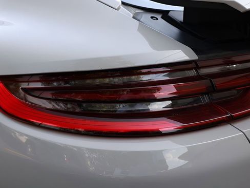 Used 2020 Porsche Panamera RWD image 38