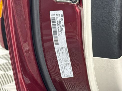 Used 2023 Chrysler Voyager LX image 40