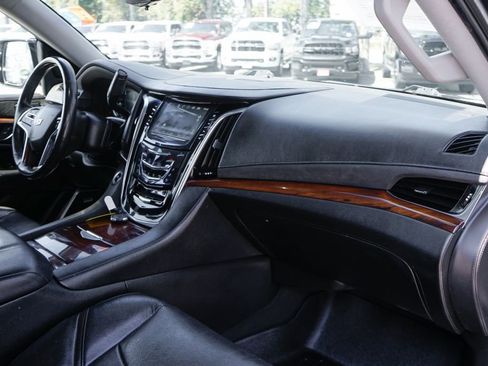 Used 2019 Cadillac Escalade Premium Luxury RWD image 49