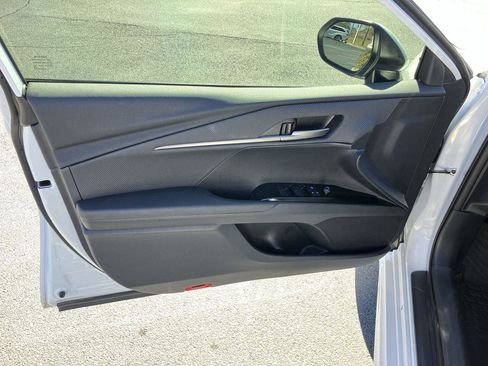 Used 2026 Toyota Camry SE image 13