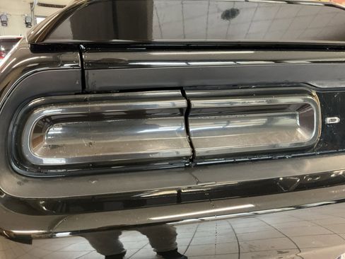 Used 2018 Dodge Challenger GT image 31