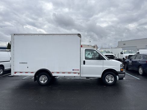 Used 2022 Chevrolet Express 3500 w/ Power Convenience Package image 2