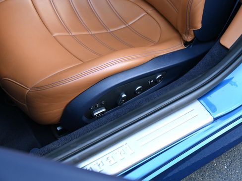 Used 2015 Ferrari California T RWD image 42