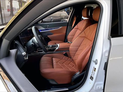 Certified 2025 BMW 760i xDrive w/ Executive Package image 8