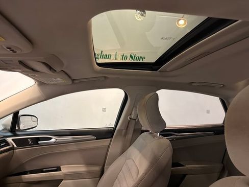 Used 2018 Ford Fusion SE FWD image 23