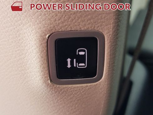 Used 2023 Chrysler Pacifica Touring-L FWD image 32