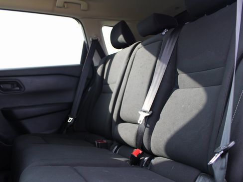 Used 2024 Nissan Rogue S image 27