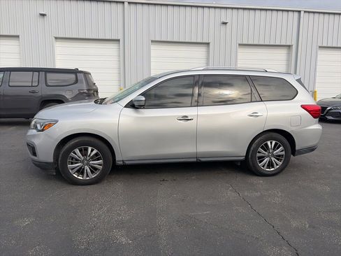 Used 2019 Nissan Pathfinder SV image 4