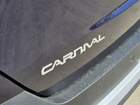 New 2026 Kia Carnival LX image 7