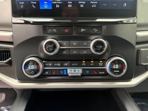 Used 2024 Ford Expedition XLT image 28