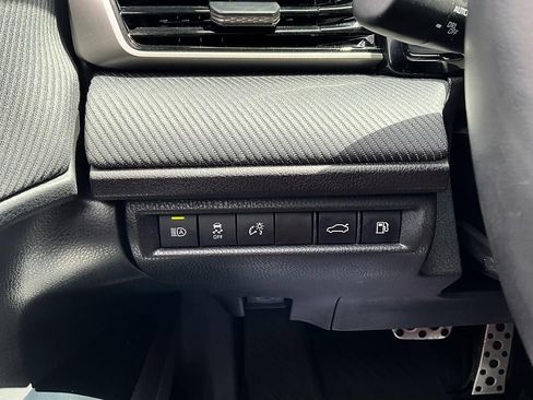 Used 2025 Toyota Camry SE w/ Convenience Package FWD image 14