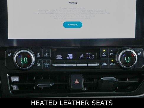 Used 2024 Toyota Highlander XLE FWD image 21