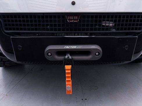 Used 2023 Land Rover Defender 110 X-Dynamic SE image 2