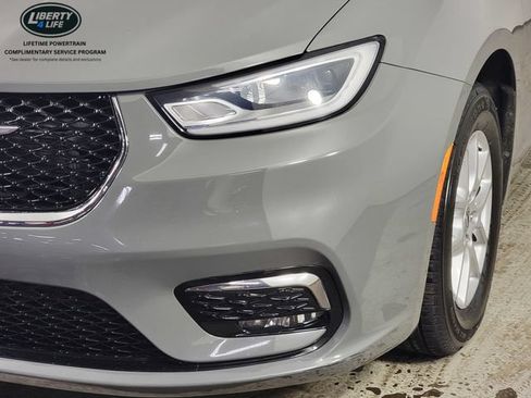 Used 2022 Chrysler Pacifica Touring-L FWD image 9