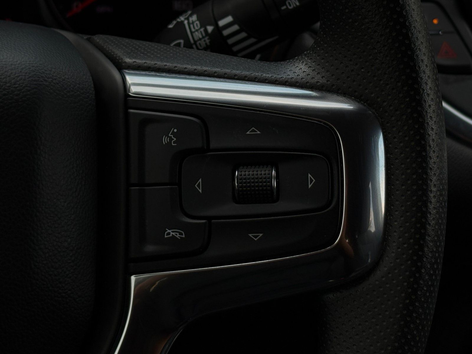 Used 2024 Chevrolet Blazer LT w/ Convenience Package FWD image 17