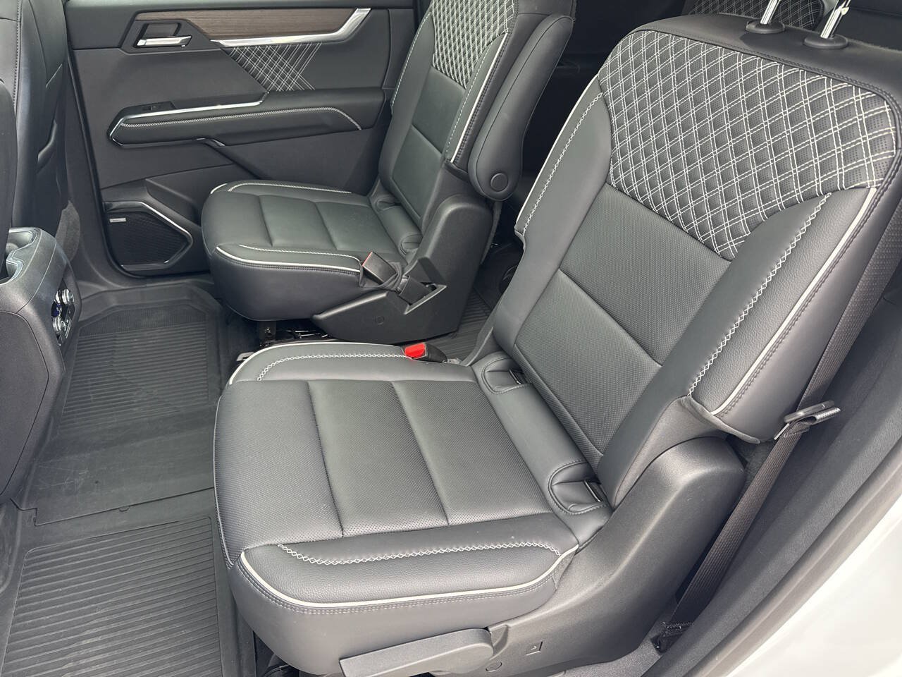 Used 2024 GMC Acadia Denali w/ LPO, Floor Liner Package AWD/4WD image 27