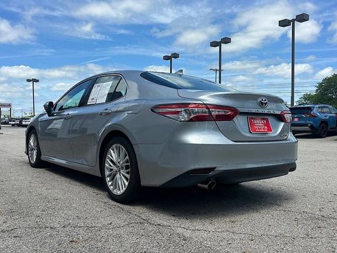 Certified 2019 Toyota Camry XLE FWD image 3