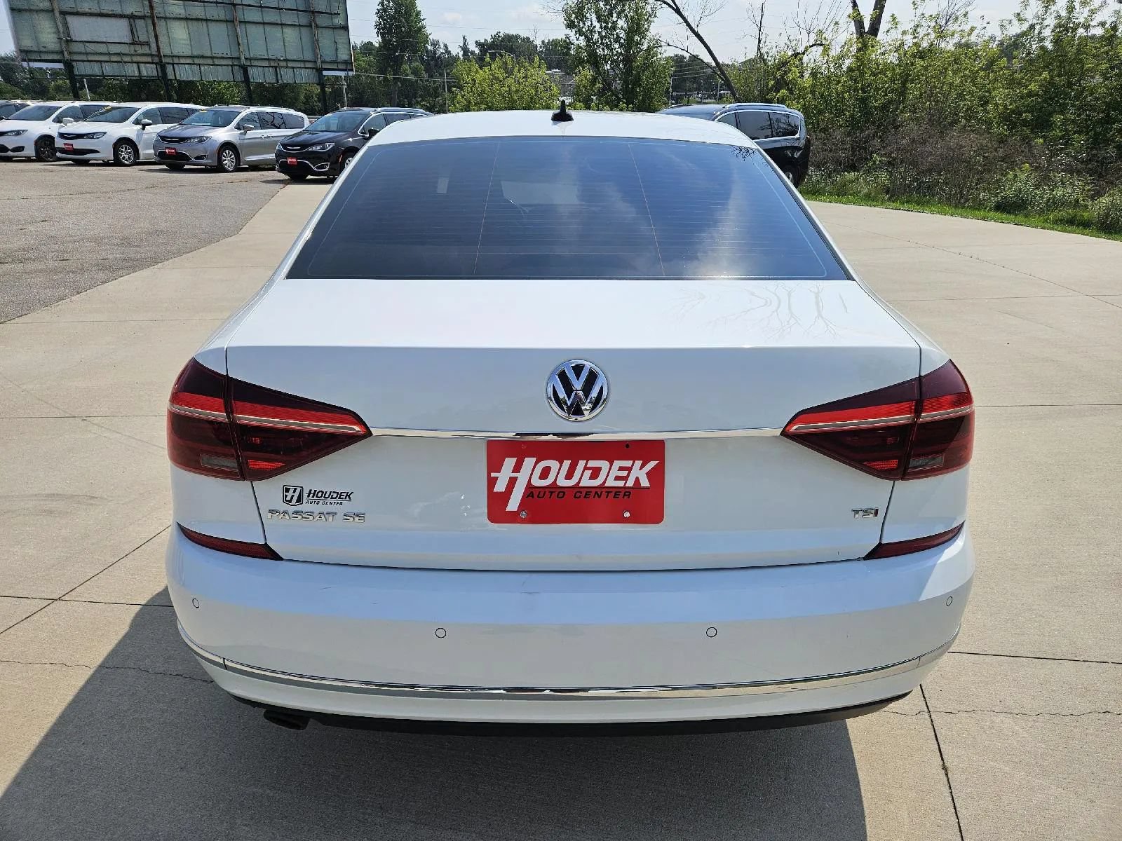 Used 2018 Volkswagen Passat 2.0T SE FWD image 6