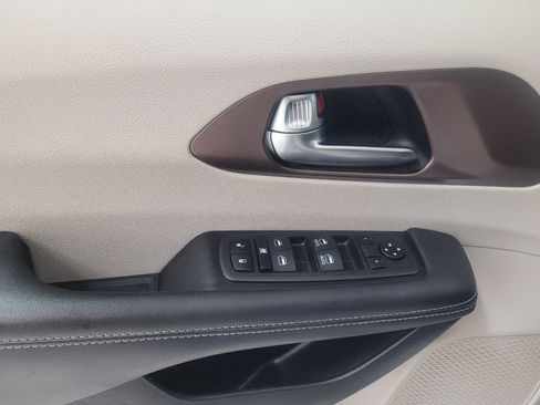 Used 2024 Chrysler Voyager LX FWD image 27