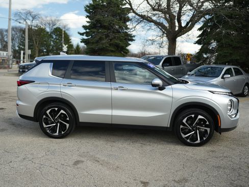Used 2024 Mitsubishi Outlander AWD image 9
