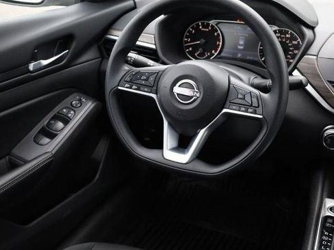 Certified 2025 Nissan Altima 2.5 SV FWD image 23