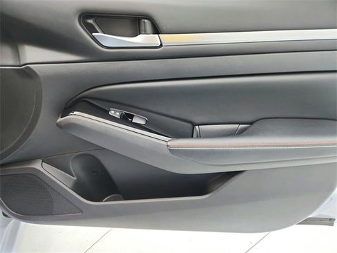 Used 2024 Nissan Altima 2.0 SR image 38