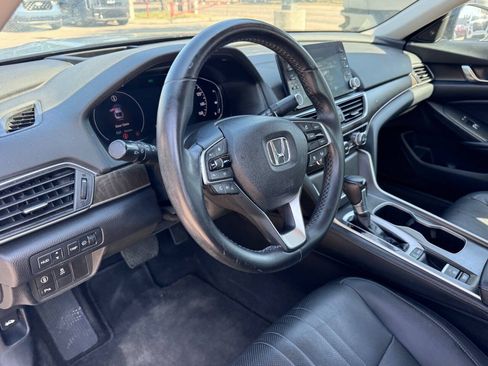 Used 2018 Honda Accord Touring image 11