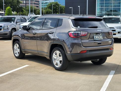 Used 2022 Jeep Compass Latitude FWD image 5