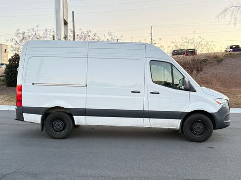 Used 2025 Mercedes-Benz Sprinter 2500 image 6