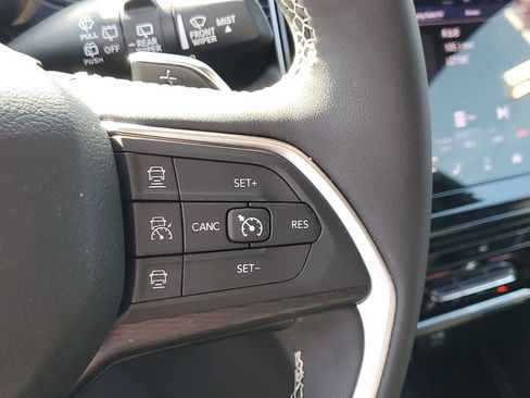 Used 2024 Jeep Grand Cherokee Laredo w/ Luxury Tech Group I AWD/4WD image 25