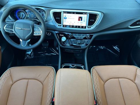 New 2026 Chrysler Pacifica Pinnacle image 15